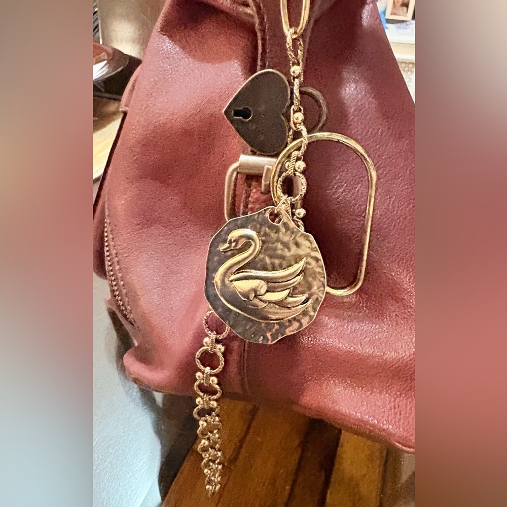 Free People Swan Bag Charm with Gold Hardware and Heart Lock NWT - Picture 4 of 7